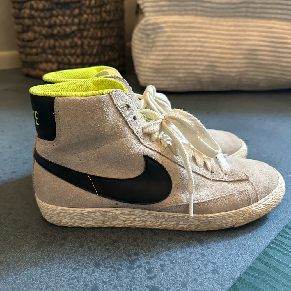 Nike Womens High-Top Sneakers